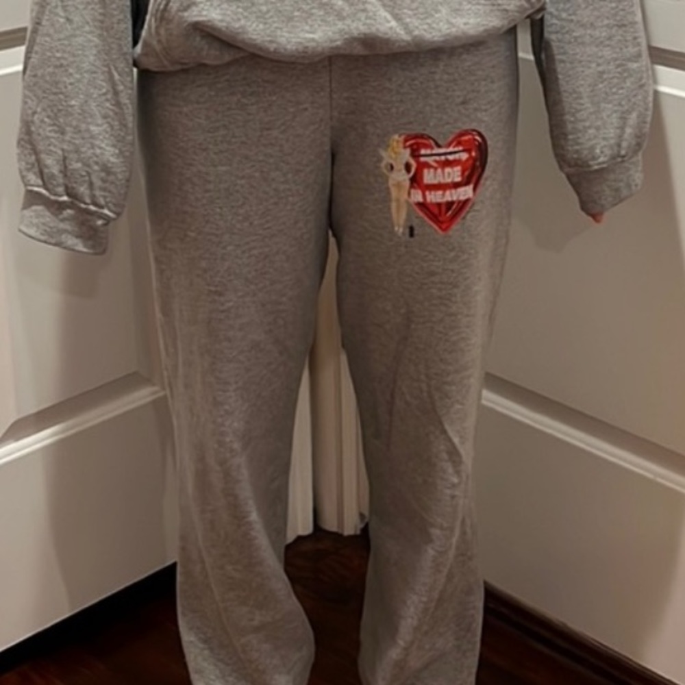 Boys lie “Match Made in Heaven” sweat pants